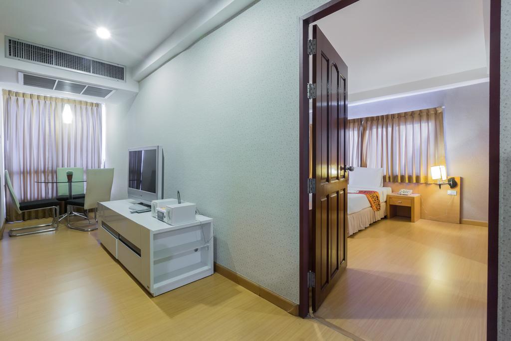 Three Seasons Bangkok Hotel Ngoại thất bức ảnh